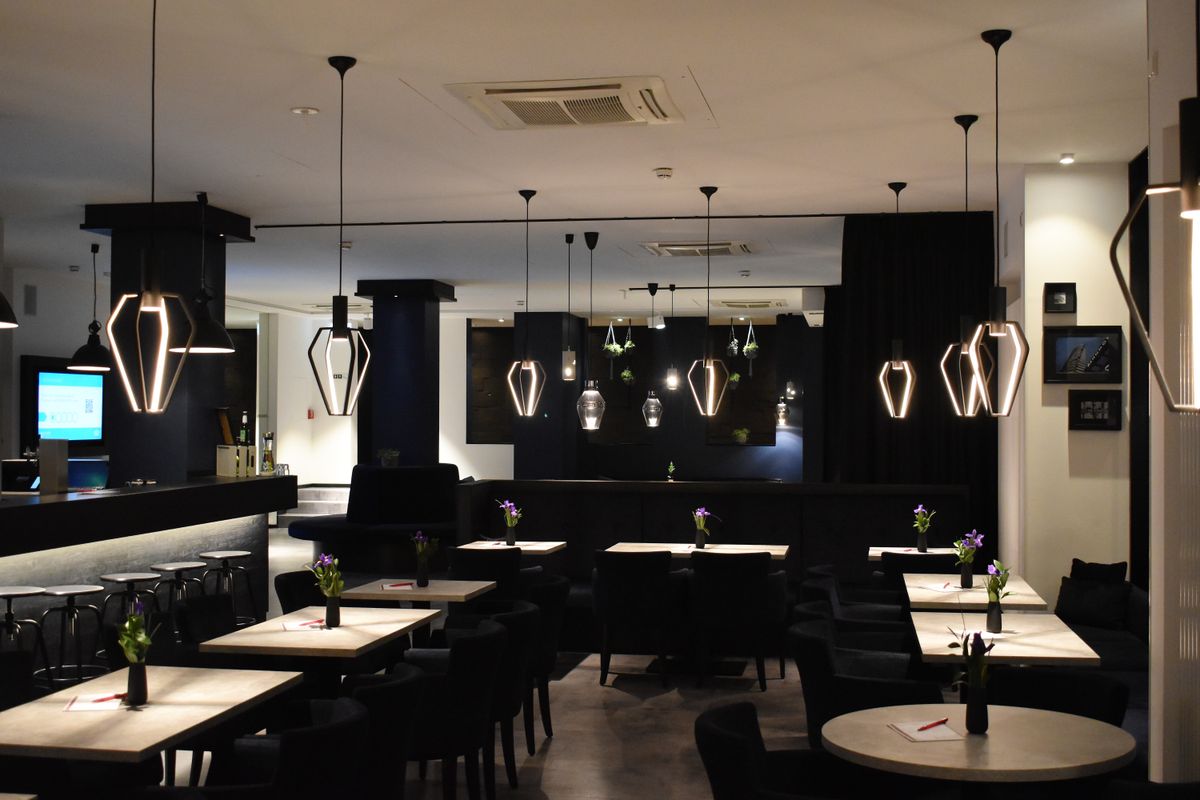 L'Ami Louis restaurant exterior or interior view - undefined dining near Roland Garros